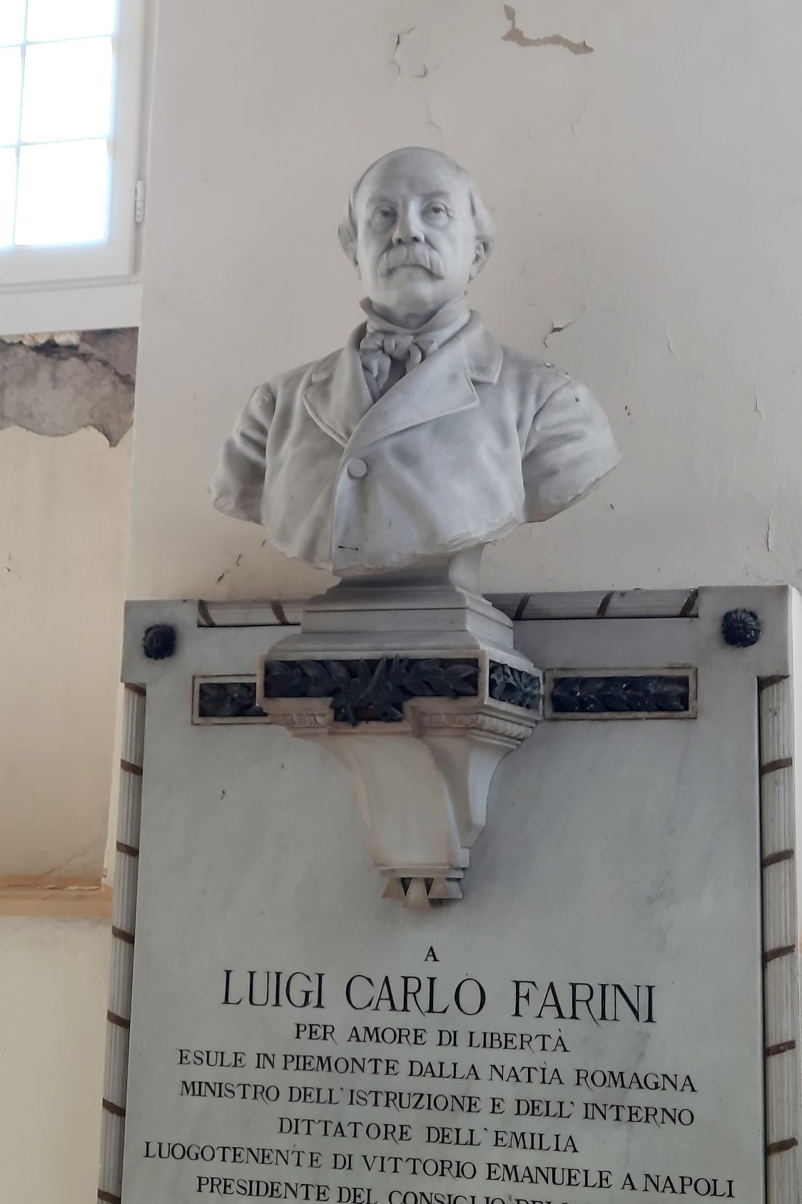 Luigi Carlo Farini's monument, City hall, Saluggia - 04.jpg